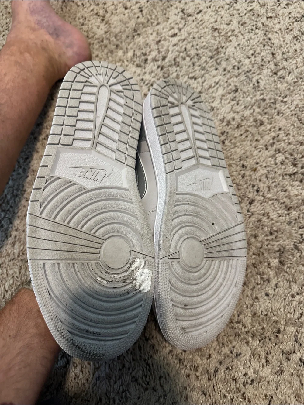 Nike Mens 9.5 Low-Top Air Jordan Sneakers in Silver & Light Gray ❤️❤️❤️